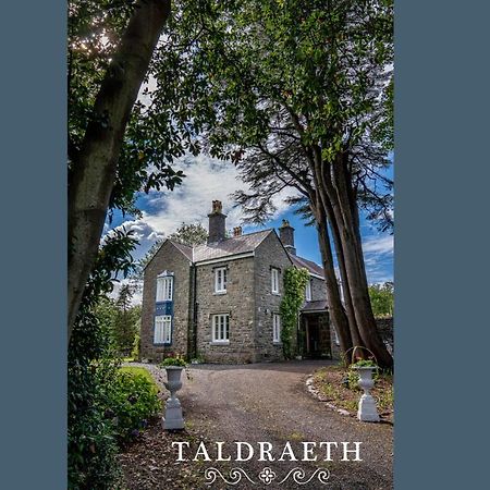 Taldraeth - Old Vicarage Guest House Penrhyndeudreath Exterior foto