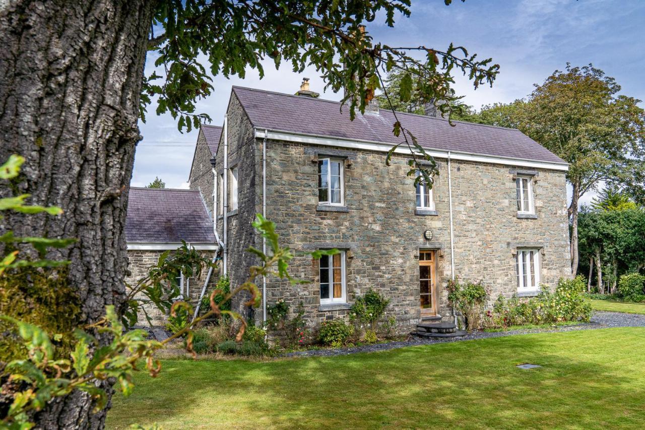Taldraeth - Old Vicarage Guest House Penrhyndeudreath Exterior foto