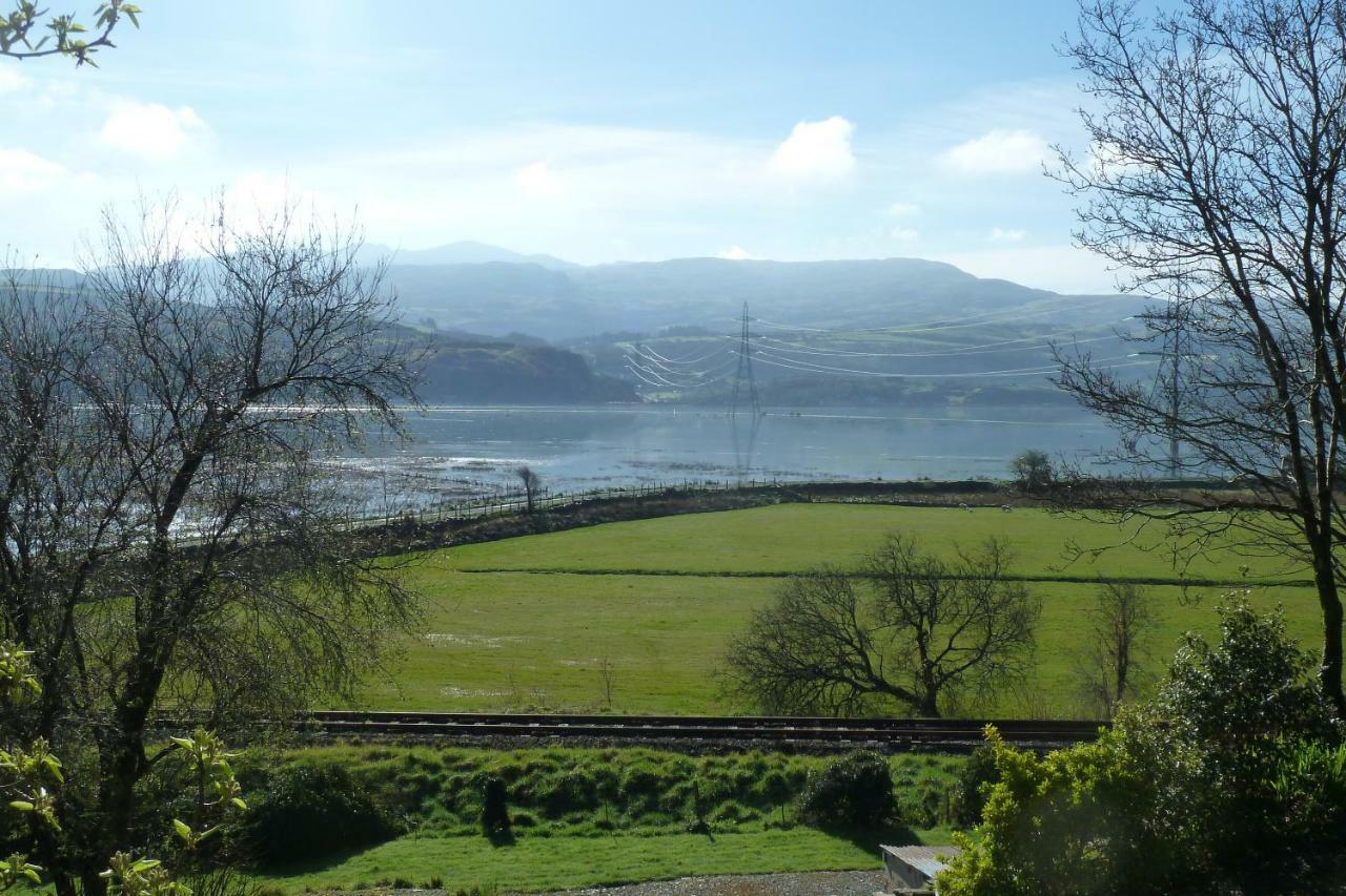 Taldraeth - Old Vicarage Guest House Penrhyndeudreath Exterior foto